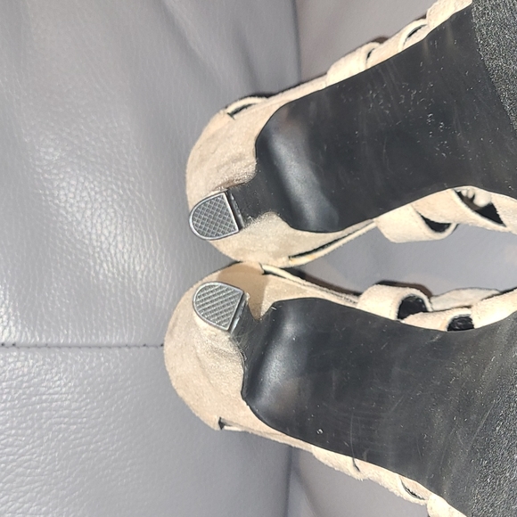 JustFab | 6" faux suade heel | Size 9 - Picture 5 of 6